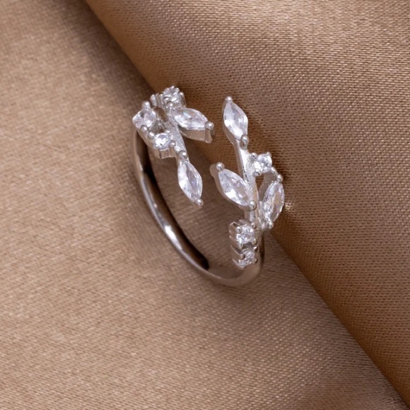 White Gold plated Crystal Vine Ring - Picture 4 of 4